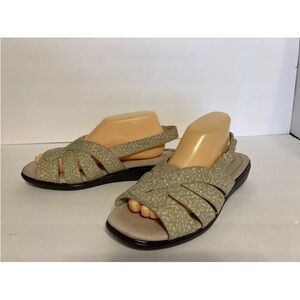 Grasshoppers ortholite tan floral cloth open toe women’s Sz 10W sandals.